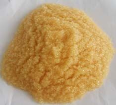 软化树脂是专用于软化硬水的一种专用树脂，通过离子交换技术，使水的硬度小于50 mg/L(CaCO3)。离子交换是一种特殊的动态吸附过程，一般是由不溶于水的离子交换剂在电解质溶液中进行，这种离子交换剂即为离子交换树脂。